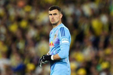 Leeds United takımından Karl Darlow 28 Nisan 2025 'te Leeds Road, Leeds, İngiltere' de Leeds United 'a karşı Bristol City' de oynanan Sky Bet Şampiyonası maçında
