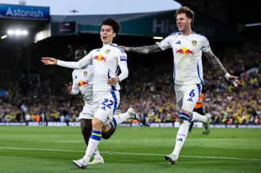 Leeds United takımından Ao Tanaka, 28 Nisan 2025 'te İngiltere' nin Leeds şehrinde oynanan ve Leeds United ile Bristol City arasındaki Sky Bet Şampiyonası maçında 1-0 yenilen golünü kutluyor.
