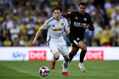 Leeds United takımından Brenden Aaronson, 28 Nisan 2025 'te Leeds Road, İngiltere' de oynanan ve Bristol City ile oynanan Sky Bet Şampiyonası maçında topu aldı.