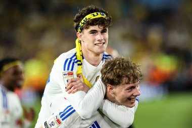 Leeds United takımından Harry Gray, 28 Nisan 2025 'te Leeds Road, İngiltere' de Leeds 'e karşı oynanan Sky Bet Şampiyonası maçından sonra Premier League' e terfi etti.