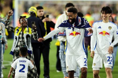 Leeds United takımından Jayden Bogle, 28 Nisan 2025 tarihinde Leeds, İngiltere 'de Leeds Road' da oynanan Sky Bet Şampiyonası maçından sonra Premier League 'e terfi etti.