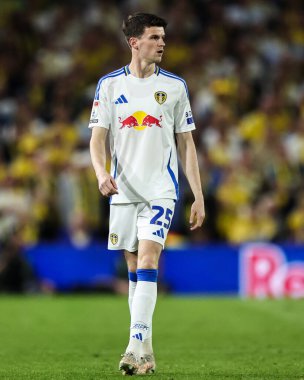 Leeds United takımından Sam Byram 28 Nisan 2025 'te Leeds Road, Leeds, İngiltere' de Leeds United ile Bristol City maçında karşılaşacak.