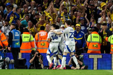 Leeds United takımından Largie Ramazani, 28 Nisan 2025 'te İngiltere' nin Leeds şehrinde oynanan ve Leeds United 'ın Bristol City' ye karşı oynadığı Sky Bet Şampiyonası maçında 4-0 'lık galibiyetini kutluyor.