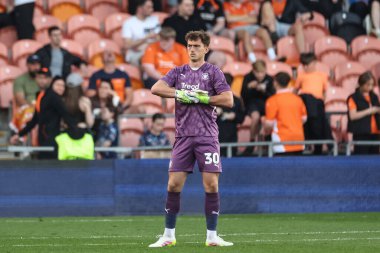 Blackpool takımından Harry Tyrer, Blackpool - Birmingham City maçında 30 Nisan 2025 'te Bloomfield Road, Blackpool' da karşılaştı.