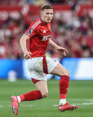 Nottingham Ormanı 'ndan Elliot Anderson Premier League maçı sırasında Nottingham Forest, Brentford' a karşı City Ground, Nottingham, İngiltere, 30 Nisan 2025