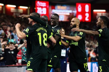 Brentford 'dan Yoane Wissa 30 Nisan 2025' te İngiltere 'nin Nottingham şehrinde oynanan Premier League maçında Nottingham Forest Brentford' a karşı 0-2 'lik galibiyet golünü kutluyor.