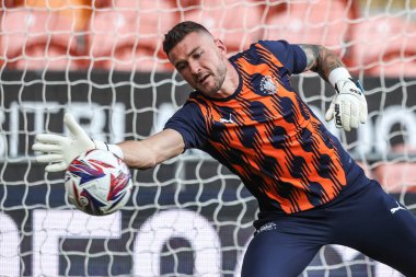 Blackpool 'dan Richard O' Donnell, 30 Nisan 2025 'te Blackpool, İngiltere' deki Bloomfield Road 'da oynanan 1. Blackpool-Birmingham maçı sırasında maç öncesi ısınma turunda...