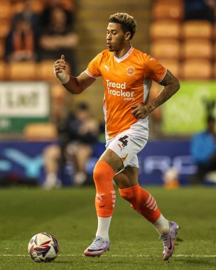 Blackpool takımından Jordan Lawrence-Gabriel, Blackpool - Birmingham City maçında 30 Nisan 2025 'te Bloomfield Road, Blackpool' da karşılaştı.