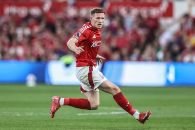 Nottingham Ormanı 'ndan Elliot Anderson Premier League maçı sırasında Nottingham Forest, Brentford' a karşı City Ground, Nottingham, İngiltere, 30 Nisan 2025