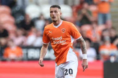 Blackpool 'dan Oliver Casey, Sky Bet Ligi 1 maçında Birmingham City ile Bloomfield Road, Blackpool' da 30 Nisan 2025 'te karşılaştı.