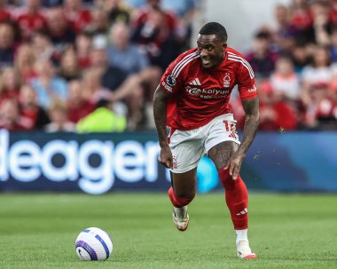 Nottingham Ormanı 'ndan Callum Hudson-Odoi 30 Nisan 2025' te Nottingham Forest 'a karşı Brentford City Ground, Nottingham, İngiltere' de oynanan Premier League maçında topu aldı.