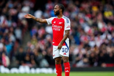 Arsenal 'den Raheem Sterling, 3 Mayıs 2025' te Birleşik Krallık 'taki Emirates Stadyumu' nda oynanan Premier League karşılaşmasında tepki gösterdi.