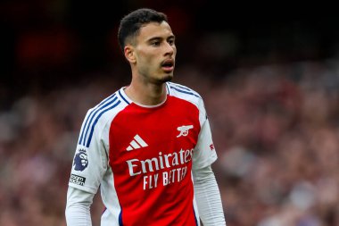 Arsenal 'den Gabriel Martinelli, 3 Mayıs 2025' te Birleşik Krallık 'taki Emirates Stadyumu' nda oynanan Premier League maçında Arsenal ve Bournemouth maçına bakıyor.