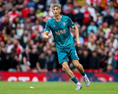 AFC Bournemouth 'dan Dean Huijsen, 3 Mayıs 2025' te Emirates Stadyumu 'nda oynanan Premier League maçında Arsenal, Bournemouth' a karşı.