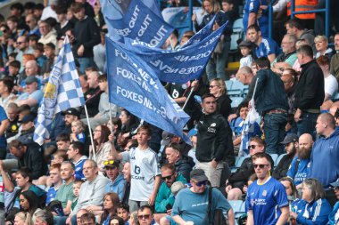 Leicester City taraftarları Premier League maçı sırasında Leicester City, Southampton 'a karşı King Power Stadyumu, Leicester, İngiltere, 3 Mayıs 2025