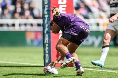 Huddersfield Giants 'dan Leroy Cudjoe, Betfred Magic Weekend 2025 maçında Huddersfield Giants vs Hull FC' ye karşı St. James 's Park, Newcastle, İngiltere, 4 Mayıs 2025