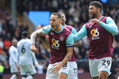 Burnley 'den Josh Brownhill, 3 Mayıs 2025' te Burnley 'nin Millwall' a karşı oynadığı Sky Bet Şampiyonası maçında 3-1 'lik galibiyet golünü kutluyor.