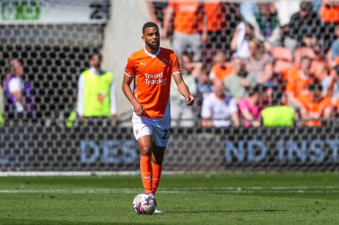Blackpool takımından CJ Hamilton 3 Mayıs 2025 'te Bloomfield Road, Blackpool' da oynanan Blackpool-Bristol maçında