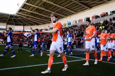 Blackpool 'dan Matthew Pennington, Sky Bet Ligi 1 maçında, Blackpool - Bristol Rovers maçı, Bloomfield Road, Blackpool, İngiltere, 3 Mayıs 2025
