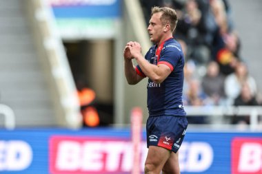 Hull KR 'dan Jez Litten, Betfred Magic Weekend 2025 karşılaşmasında Hull KR, Salford Red Devils ile 3 Mayıs 2025' te St. James 's Park, Newcastle, İngiltere' de yaptığı maçı kutluyor.