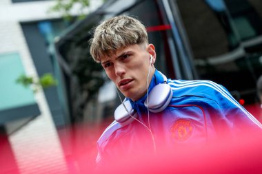 Manchester United 'dan Alejandro Garnacho, Premier League karşılaşması öncesinde Gtech Community Stadyumu' na geldi. Brentford Manchester United 'a karşı Gtech Community Stadyumu, Londra, 4 Mayıs 2025