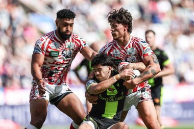 Katalan Ejderhaları 'ndan Guillermo Aispuro-Bichet, Leigh Leoparları' ndan Owen Trout tarafından 3 Mayıs 202 'de St. James' s Park, Newcastle, İngiltere 'de oynanan Betfred Magic Weekend 2025 karşılaşmasında yenildi.