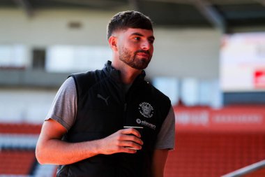 Blackpool 'dan Tom Bloxham, 3 Mayıs 2025' te Bloomfield Road, Blackpool 'da oynanan Blackpool-Bristol Rover maçı öncesinde geldi.