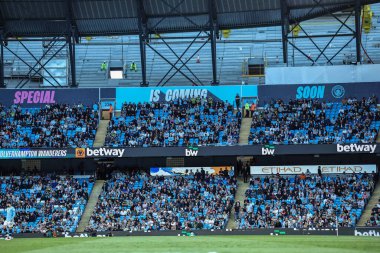 Premier Lig karşılaşmasında boş koltuklar Manchester City ile Wolverhampton Wanderers arasında Etihad Stadyumu, Manchester, İngiltere, 2 Mayıs 2025