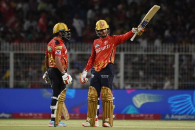 Punjab Kings 'ten Priyansh Arya, Hindistan Premier Ligi (IPL) 20 kriket maçında Kolkata Şövalyeleri ve Punjab Kralları arasında 26 Nisan 2025' te Kolkata 'daki Eden Gardens' da yapılan maçta yarım yüzyıl (50 koşu) attıktan sonra kutlama yapıyor.