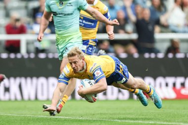 Leeds Rhinos 'tan Lachlan Miller, Betfred Magic Weekend 2025 maçında St. Helens - Leeds Rhinos maçına gidiyor. 3 Mayıs 2025, St. James' s Park, Newcastle, İngiltere