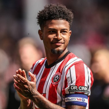 Sheffield United 'dan Rhian Brewster, 3 Mayıs 2025' te Bramall Lane, Sheffield, İngiltere 'de oynanan Sky Bet Şampiyonası maçından sonra taraftarları alkışlıyor.