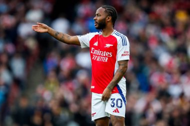 Arsenal 'den Raheem Sterling, 3 Mayıs 2025' te Birleşik Krallık 'taki Emirates Stadyumu' nda oynanan Premier League karşılaşmasında tepki gösterdi.