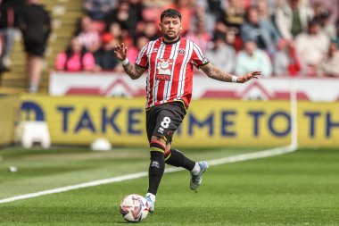 Sheffield United takımından Gustavo Hamer, 3 Mayıs 2025 'te Bramall Lane, Sheffield, İngiltere' de oynanan Sheffield United-Blackburn Rovers maçında topu aldı.