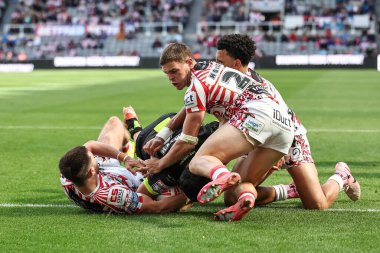 Katalan Ejderhaları 'ndan Reimis Smith, 3 Mayıs 2025' te St. James 's Park, Newcastle, İngiltere' de oynanan Betfred Magic Weekend 2025 maçında Leigh Leopards ve Catalans Dragons maçına gidiyor.