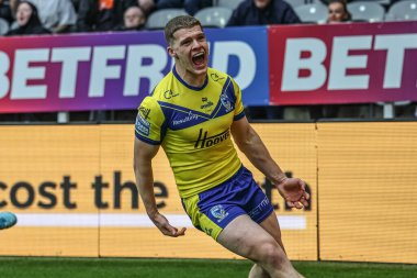 Warrington Wolves 'dan Jake Thewlis, Betfred Magic Weekend 2025 maçında Huddersfield Giants vs Hull FC' ye karşı St. James 's Park, Newcastle, İngiltere' de 4 Mayıs 2025 'te yaptığı maçı kutluyor.