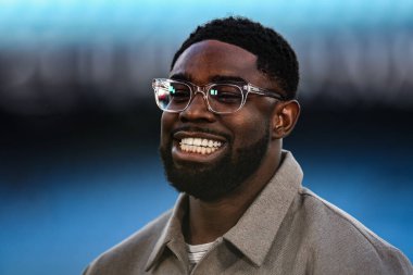 Micah Richards Premier Lig maçı sırasında Manchester City ile Wolverhampton Wanderers arasında Etihad Stadyumu, Manchester, İngiltere, 2 Mayıs 2025