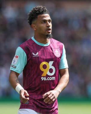 Burnley takımından Marcus Edwards 3 Mayıs 2025 'te Burnley' e karşı Turf Moor, Burnley, İngiltere 'de oynanan maçta