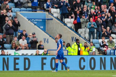 Leicester City 'den Jamie Vardy, 3 Mayıs 2025' te King Power Stadyumu 'nda oynanan Premier League maçında taraftarları alkışlıyor.