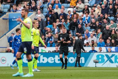 King Power Stadyumu 'nda Leicester City ile Southampton arasındaki Premier League maçında hakem David Webb' in yerini alan dördüncü resmi Sam Barrott, 3 Mayıs 2025 'te İngiltere' nin Leicester kentinde oynanan maçta hakem oldu.