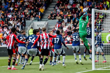Manchester United takımından Altay Bayndr, Premier League maçında Brentford Manchester United 'a karşı Gtech Community Stadyumu' nda 4 Mayıs 2025 'te bir kurtarış yaptı.