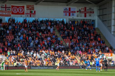 Blackpool taraftarları 3 Mayıs 2025 'te Bloomfield Road, Blackpool' da Blackpool-Bristol Rovers maçında