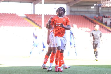 Blackpool 'dan Niall Ennis, 3 Mayıs 2025' te Bloomfield Road, Blackpool, İngiltere 'de oynanan Blackpool-Bristol Rover maçında 3-1 kazanma hedefini kutluyor.