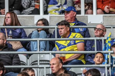 Warrington taraftarları Betfred Magic Weekend 2025 maçında Wigan Warriors, Warrington Wolves 'a karşı St. James' s Park, Newcastle, İngiltere, 4 Mayıs 2025