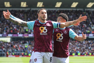 Burnley 'den Josh Brownhill, 3 Mayıs 2025' te Burnley 'e karşı Turf Moor, Burnley, İngiltere' de oynanan Sky Bet Şampiyonası maçında 1-1 'lik galibiyet golünü kutluyor.