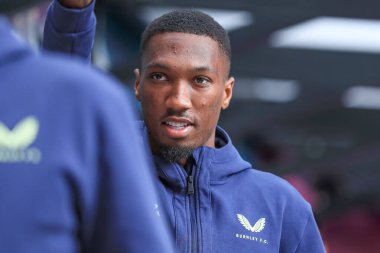 Burnley 'den Jaidon Anthony, 3 Mayıs 2025' te Burnley ile Millwall arasındaki Gökyüzü İddia Şampiyonası karşılaşması öncesinde sahaya çıktı.