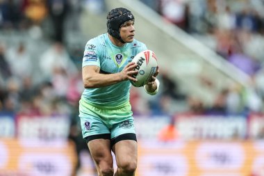 Manchester United takımından Patrick Dorgu, Manchester United 'ın 8 Mayıs 2025 tarihinde Old Trafford, Manchester, İngiltere' de oynadığı Manchester United ile oynadığı yarı final maçında