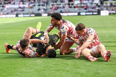 Katalan Ejderhaları 'ndan Reimis Smith, 3 Mayıs 202' de St. James 's Park, Newcastle, İngiltere' de oynanan Betfred Magic Weekend 2025 maçında Leigh Leopards ve Catalans Dragons maçına gidiyor.