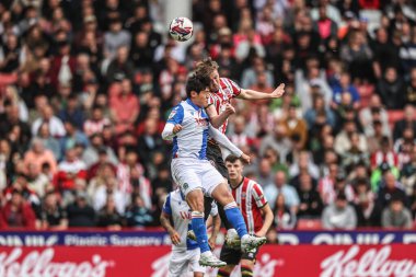 Blackburn Rovers 'dan Yuki Ohashi ve Sheffield United' dan Rob Holding, 3 Mayıs 2025 'te Bramall Lane, Sheffield, Birleşik Krallık' ta oynanan Sky Bet Şampiyonası karşılaşmasında yüksek top mücadelesi verdiler.