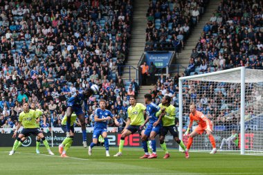 Leicester City 'den Wilfred Ndidi, 3 Mayıs 2025' te King Power Stadyumu 'nda Leicester City ile Southampton arasında oynanan Premier League maçında kaleye ilerliyor.