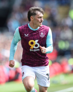 Burnley 'den Connor Roberts Gök İddia Şampiyonası maçında Burnley, Millwall' a karşı Turf Moor, Burnley, İngiltere, 3 Mayıs 2025